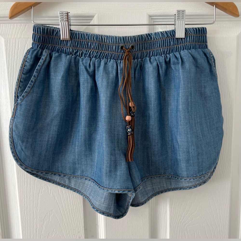 Sadie & Sage Women’s Medium Pull-On Shorts Chambray Blue Elastic Waist Pockets
